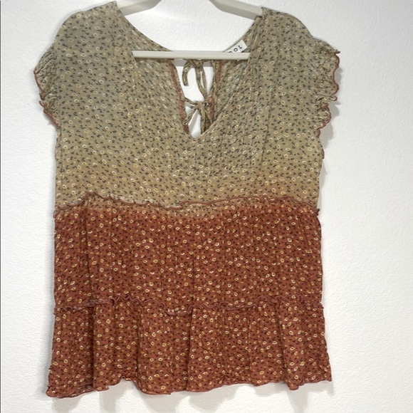 POL Tops - POL Floral Patterned Women's Top PTP 21” Size Small EUC